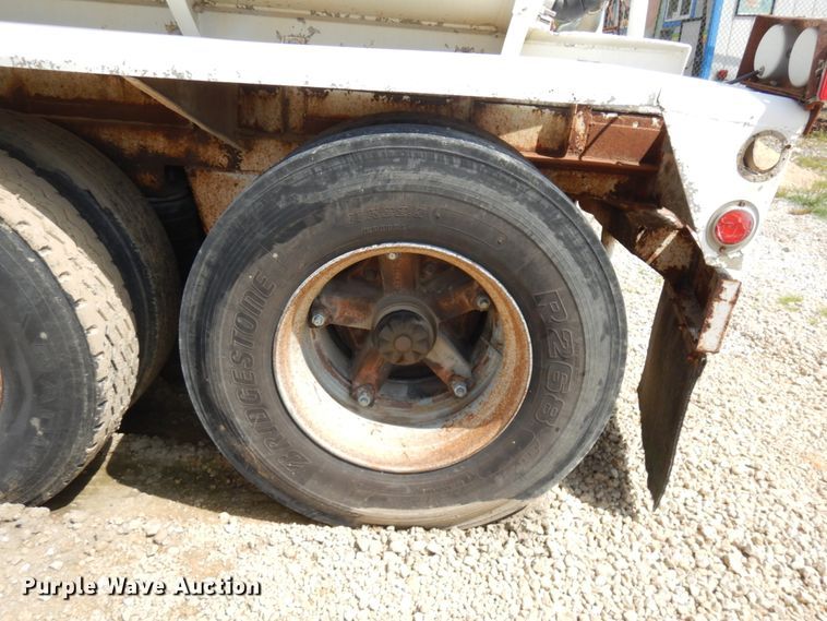 image for item IT9480 1970 Fruehauf  tank trailer