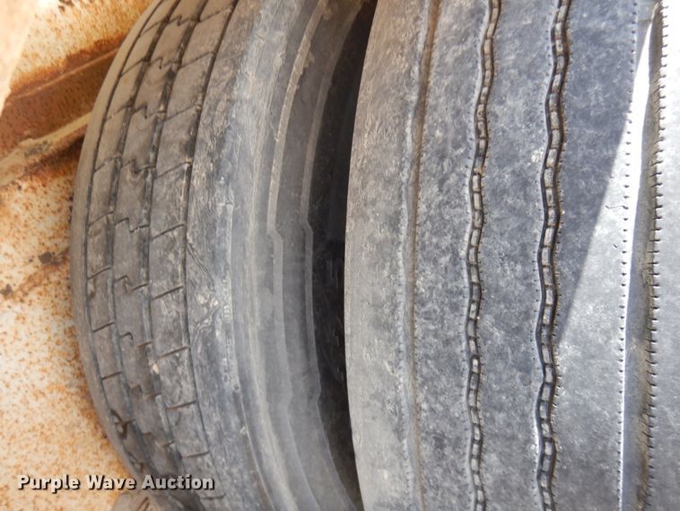 image for item IT9480 1970 Fruehauf  tank trailer