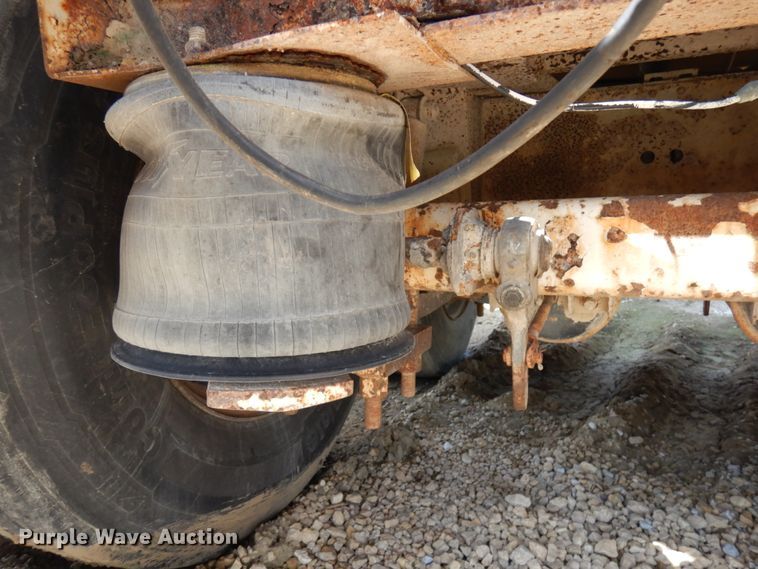 image for item IT9480 1970 Fruehauf  tank trailer