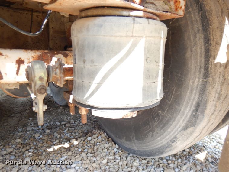 image for item IT9480 1970 Fruehauf  tank trailer