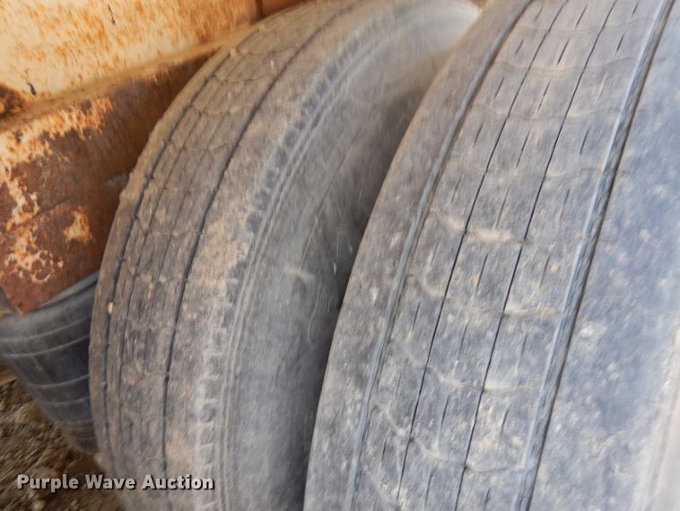 image for item IT9480 1970 Fruehauf  tank trailer