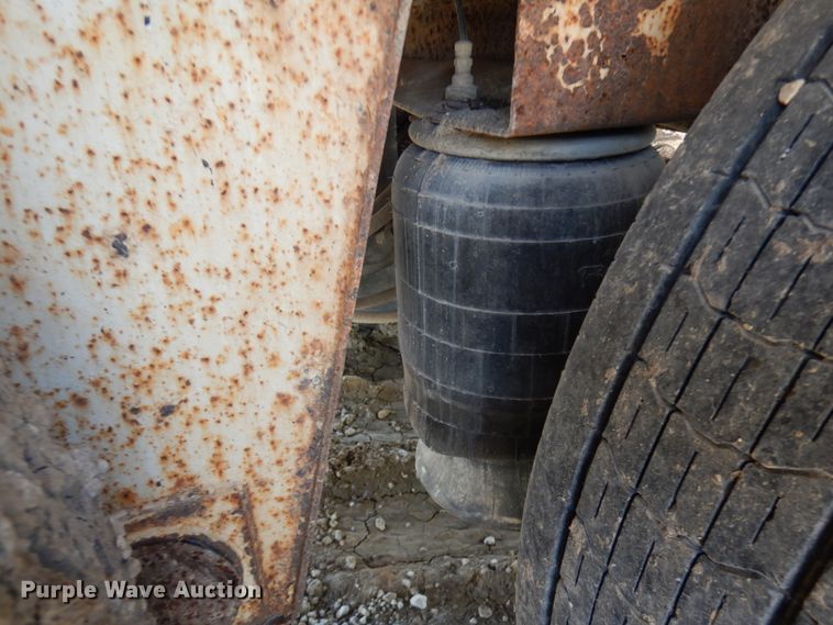 image for item IT9480 1970 Fruehauf  tank trailer