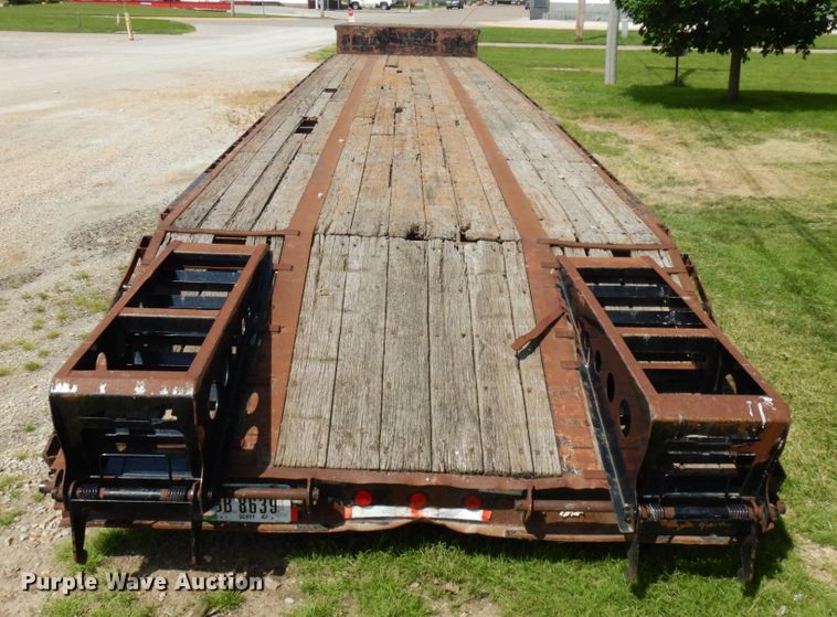 image for item IT9481 2000 Jet  drop deck equipment trailer