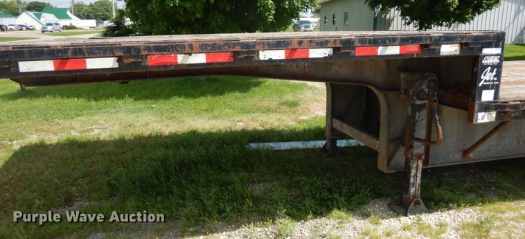 image for item IT9481 2000 Jet  drop deck equipment trailer