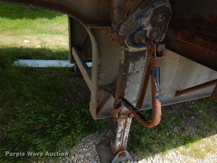 image for item IT9481 2000 Jet  drop deck equipment trailer