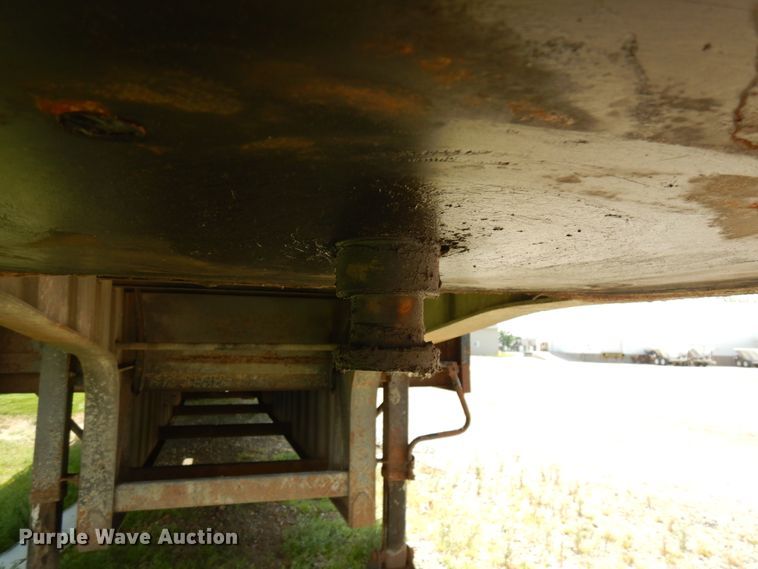 image for item IT9481 2000 Jet  drop deck equipment trailer