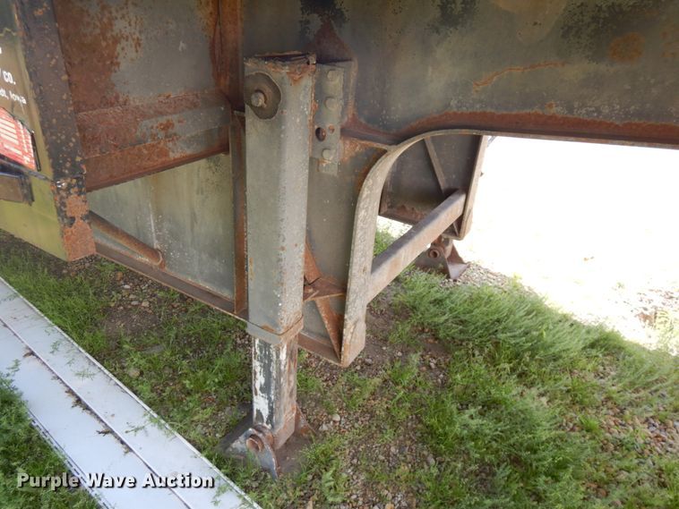 image for item IT9481 2000 Jet  drop deck equipment trailer