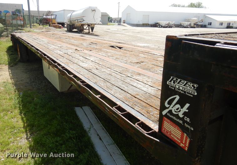 image for item IT9481 2000 Jet  drop deck equipment trailer