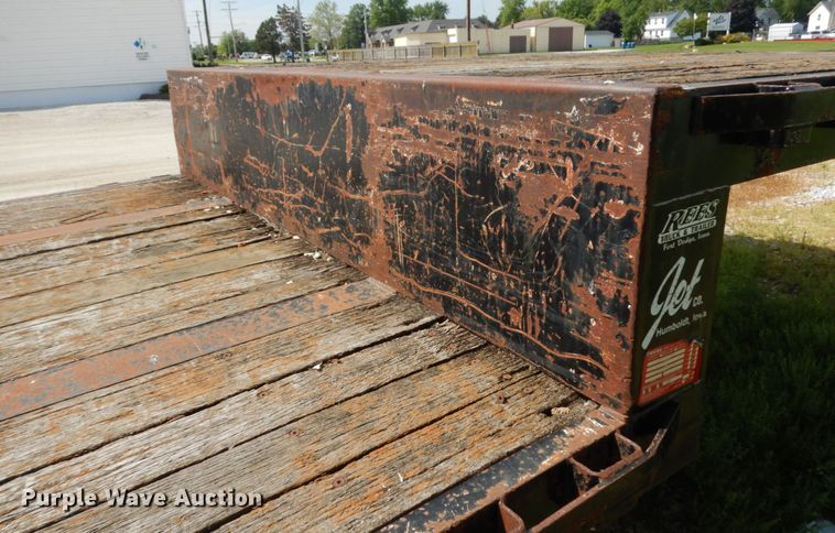 image for item IT9481 2000 Jet  drop deck equipment trailer