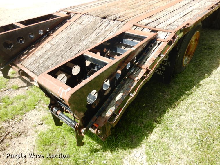 image for item IT9481 2000 Jet  drop deck equipment trailer