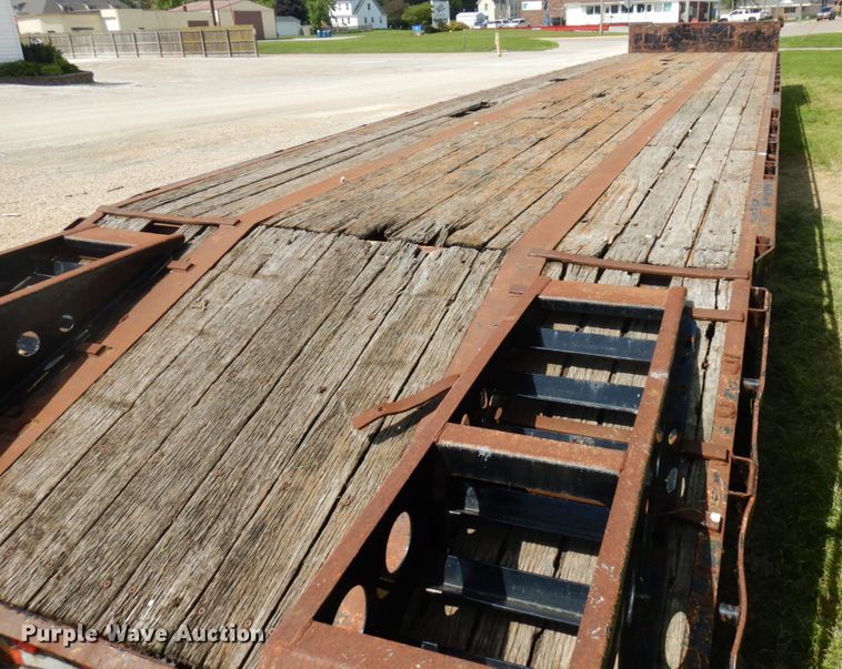 image for item IT9481 2000 Jet  drop deck equipment trailer