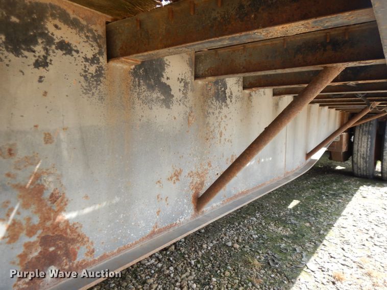 image for item IT9481 2000 Jet  drop deck equipment trailer