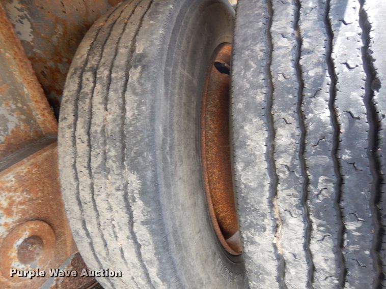 image for item IT9481 2000 Jet  drop deck equipment trailer