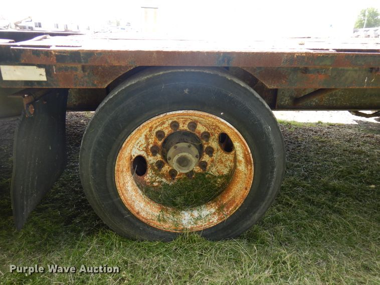 image for item IT9481 2000 Jet  drop deck equipment trailer