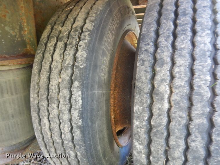 image for item IT9481 2000 Jet  drop deck equipment trailer