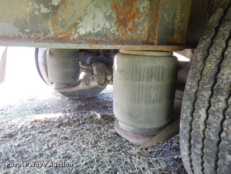 image for item IT9481 2000 Jet  drop deck equipment trailer