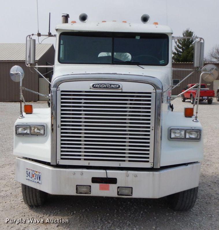 image for item IX9383 1998 Freightliner FLD 120  semi truck