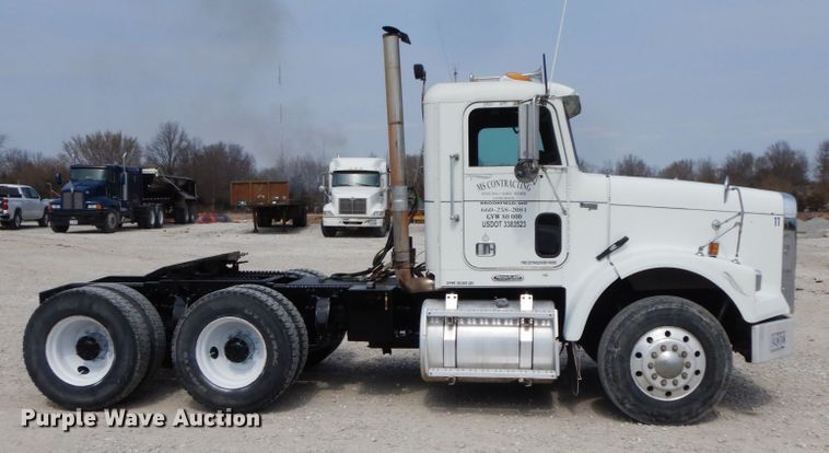 image for item IX9383 1998 Freightliner FLD 120  semi truck