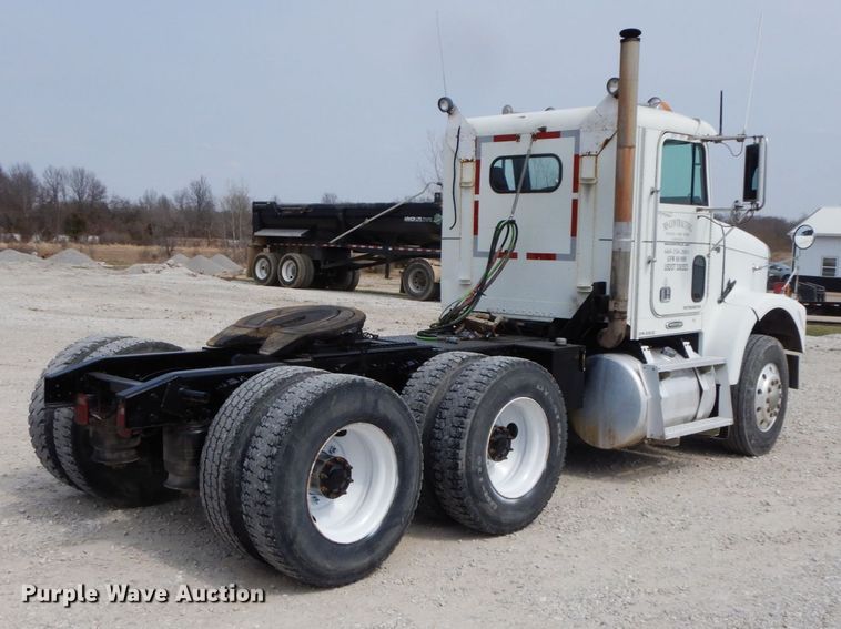 image for item IX9383 1998 Freightliner FLD 120  semi truck