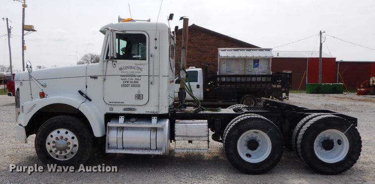 image for item IX9383 1998 Freightliner FLD 120  semi truck