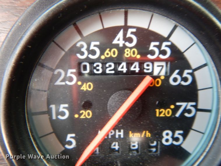 image for item IX9383 1998 Freightliner FLD 120  semi truck