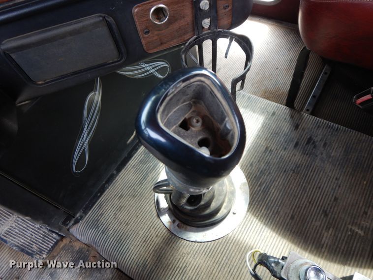 image for item IX9383 1998 Freightliner FLD 120  semi truck