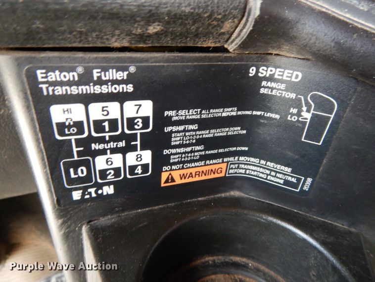 image for item IX9383 1998 Freightliner FLD 120  semi truck