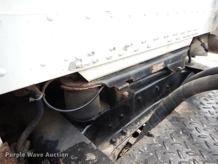 image for item IX9383 1998 Freightliner FLD 120  semi truck