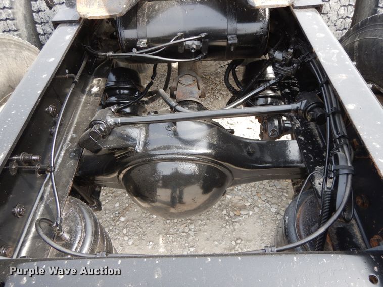 image for item IX9383 1998 Freightliner FLD 120  semi truck