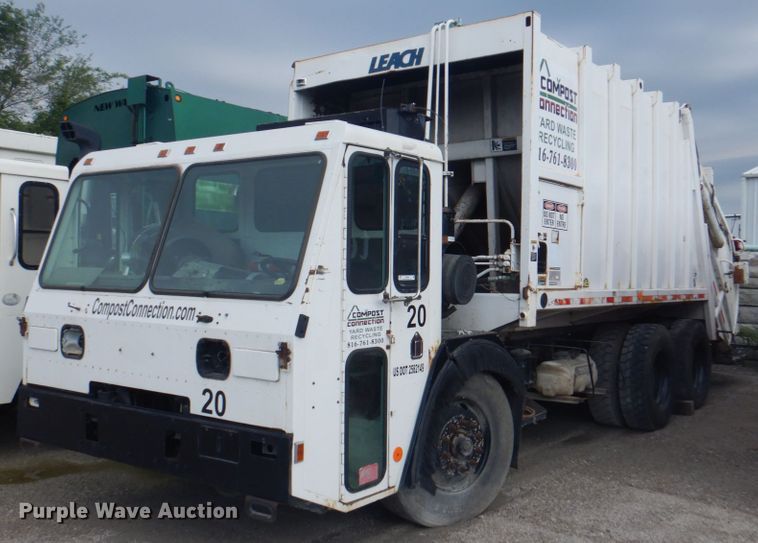 image for item JY9955 2001 Crane Carrier  refuse truck