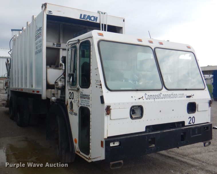 image for item JY9955 2001 Crane Carrier  refuse truck