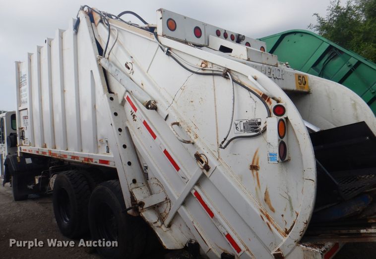 image for item JY9955 2001 Crane Carrier  refuse truck