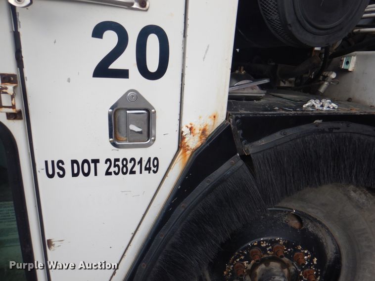 image for item JY9955 2001 Crane Carrier  refuse truck