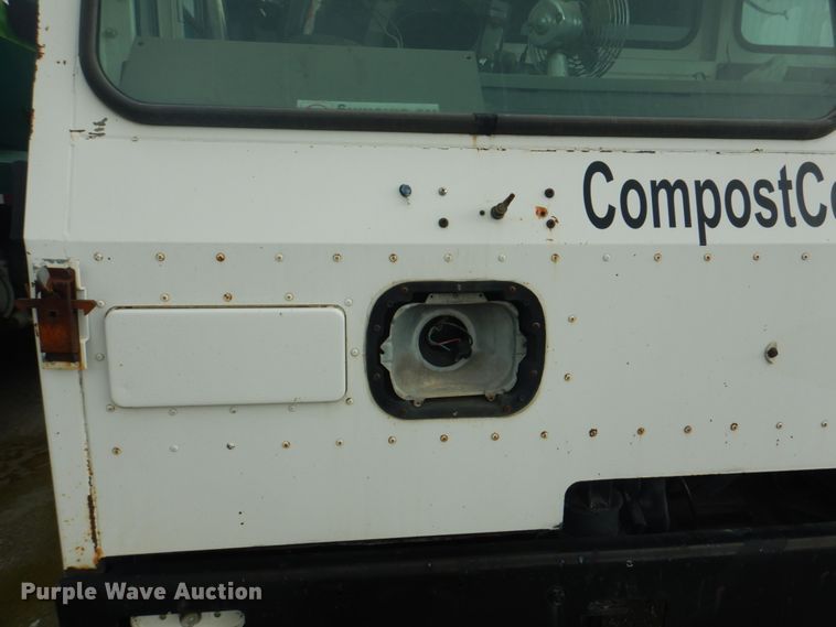 image for item JY9955 2001 Crane Carrier  refuse truck