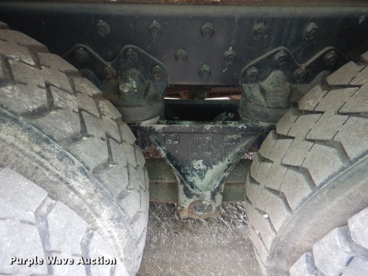 image for item JY9955 2001 Crane Carrier  refuse truck