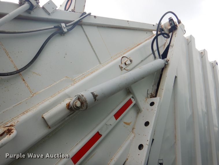 image for item JY9955 2001 Crane Carrier  refuse truck