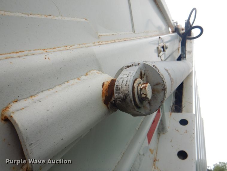 image for item JY9955 2001 Crane Carrier  refuse truck