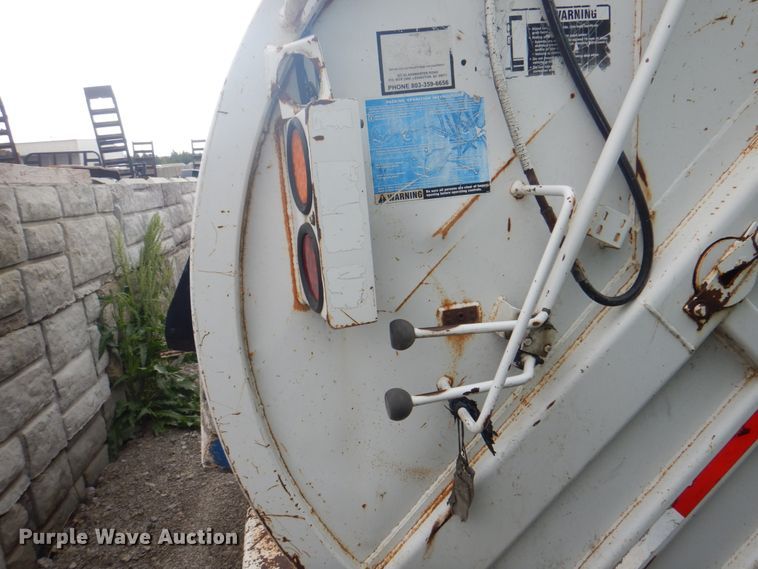 image for item JY9955 2001 Crane Carrier  refuse truck