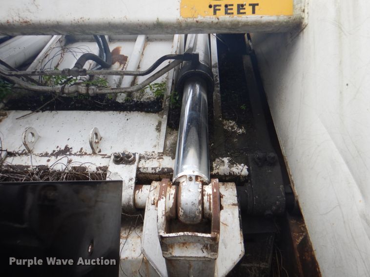 image for item JY9955 2001 Crane Carrier  refuse truck