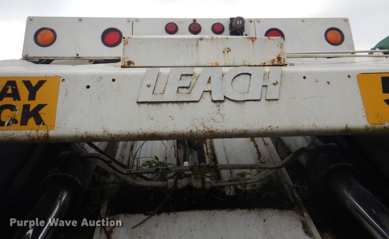 image for item JY9955 2001 Crane Carrier  refuse truck