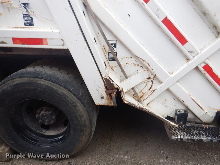 image for item JY9955 2001 Crane Carrier  refuse truck