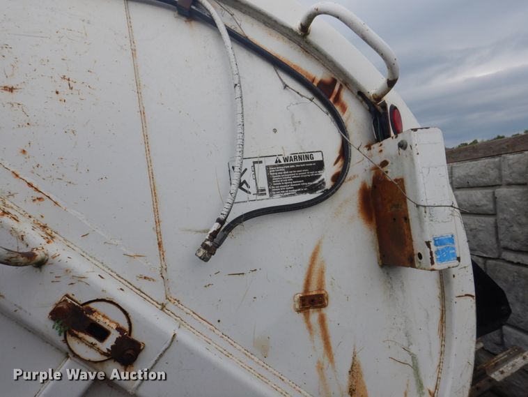 image for item JY9955 2001 Crane Carrier  refuse truck