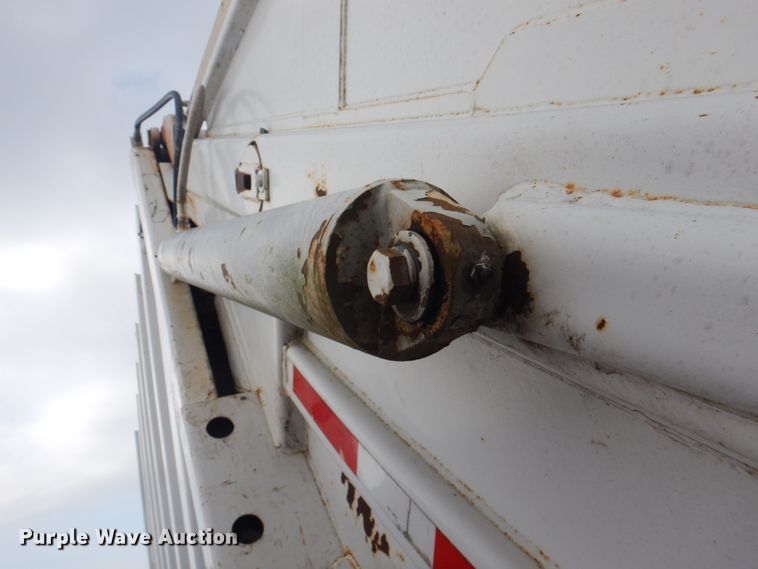 image for item JY9955 2001 Crane Carrier  refuse truck