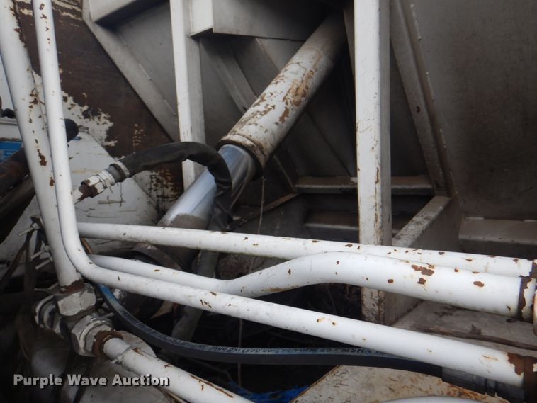 image for item JY9955 2001 Crane Carrier  refuse truck