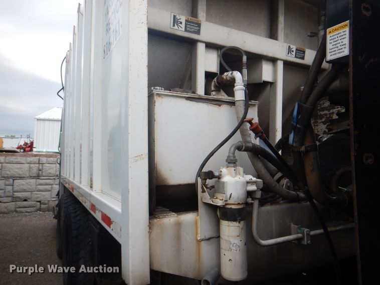 image for item JY9955 2001 Crane Carrier  refuse truck