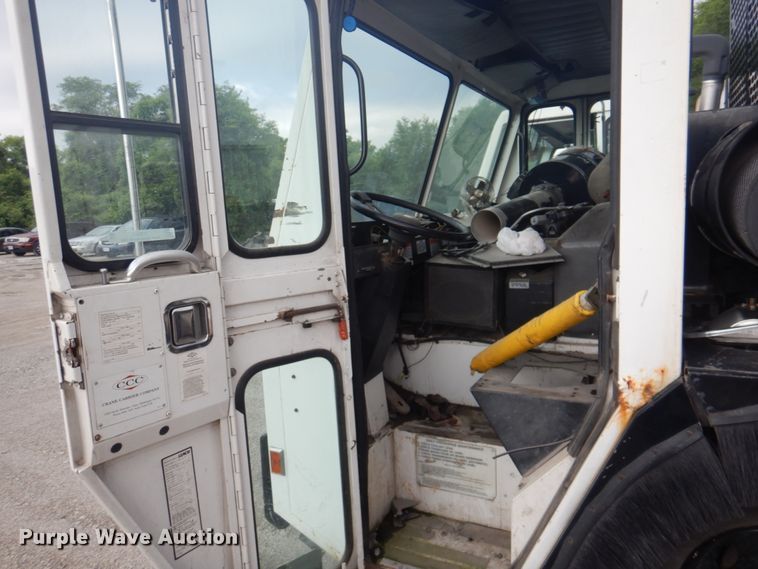 image for item JY9955 2001 Crane Carrier  refuse truck