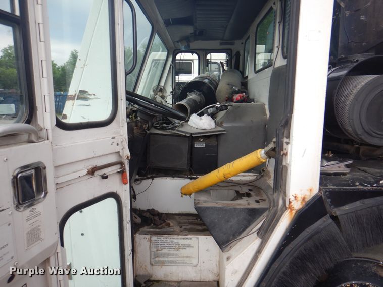 image for item JY9955 2001 Crane Carrier  refuse truck