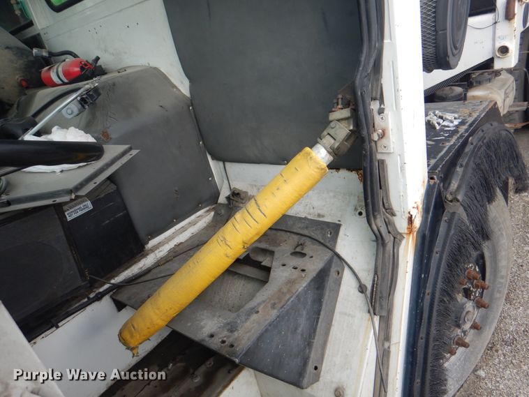 image for item JY9955 2001 Crane Carrier  refuse truck