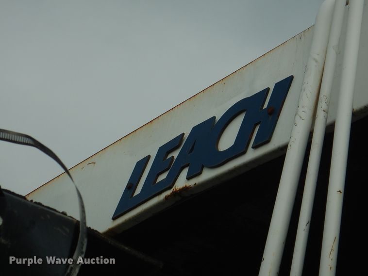 image for item JY9955 2001 Crane Carrier  refuse truck