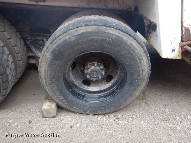 image for item JY9955 2001 Crane Carrier  refuse truck